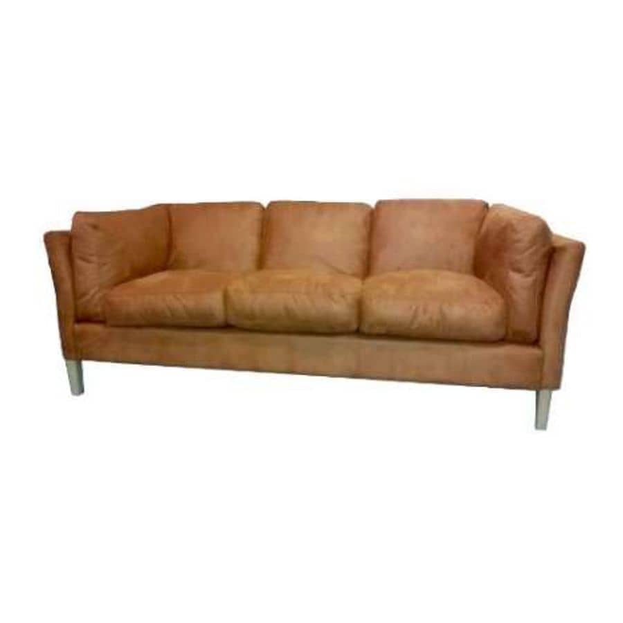 aria 2.5 seat sofa product shot